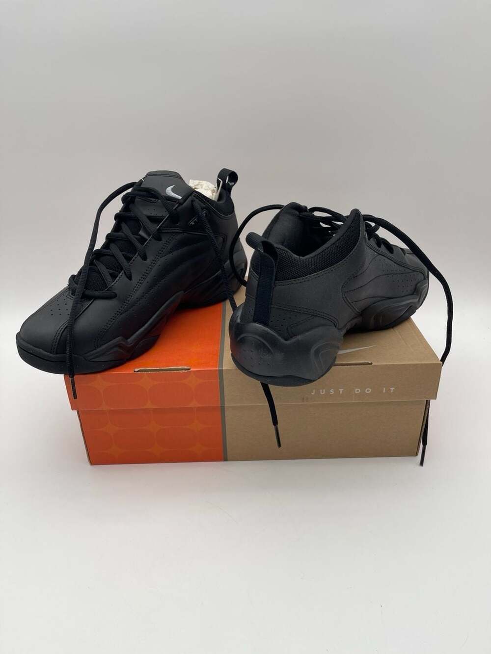 Nike The Overplay Basketball Shoes - Black/Metallic Silver - Size 8 New in Box‎